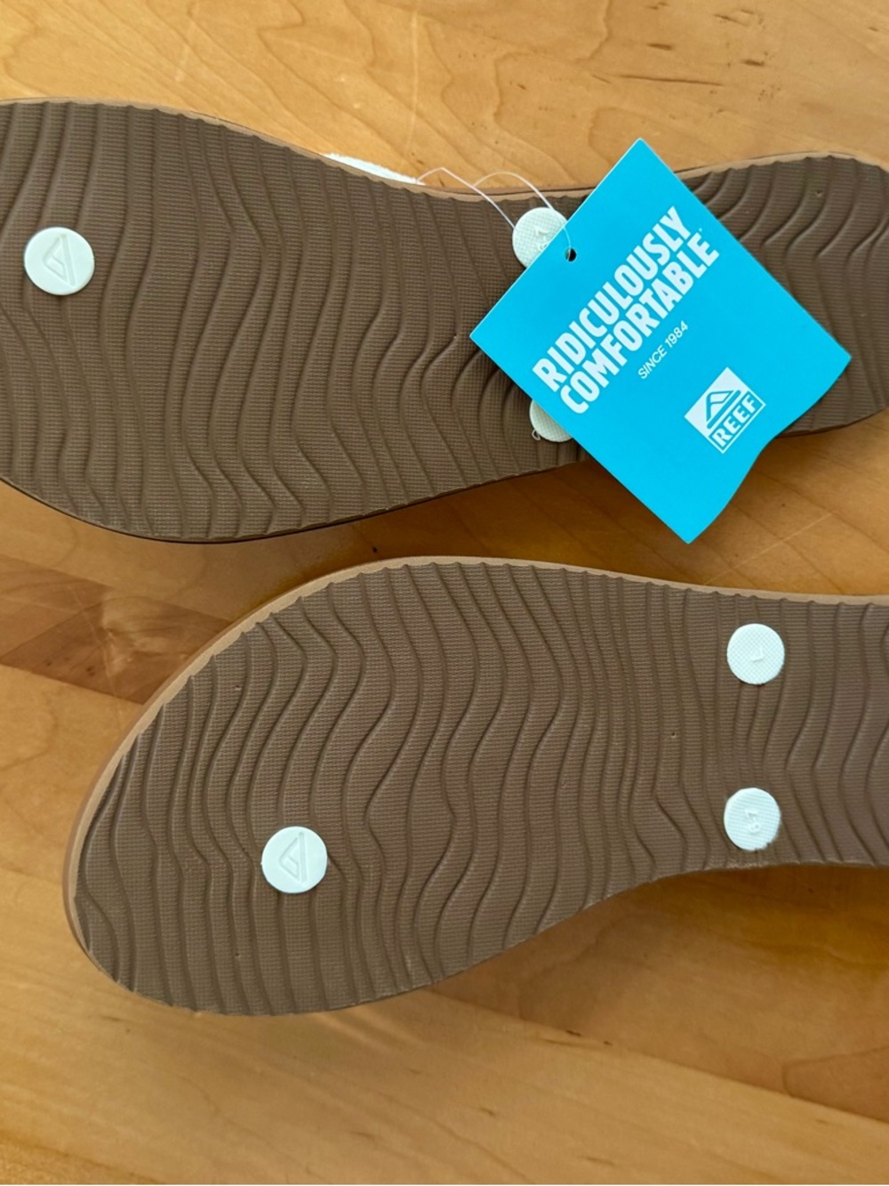NWT Reef Cushion Stargazer Flip Flops – Women’s Size 7 – Cloud White - Picture 9 of 10